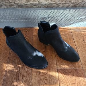 Gianni Bini leather ankle boots
